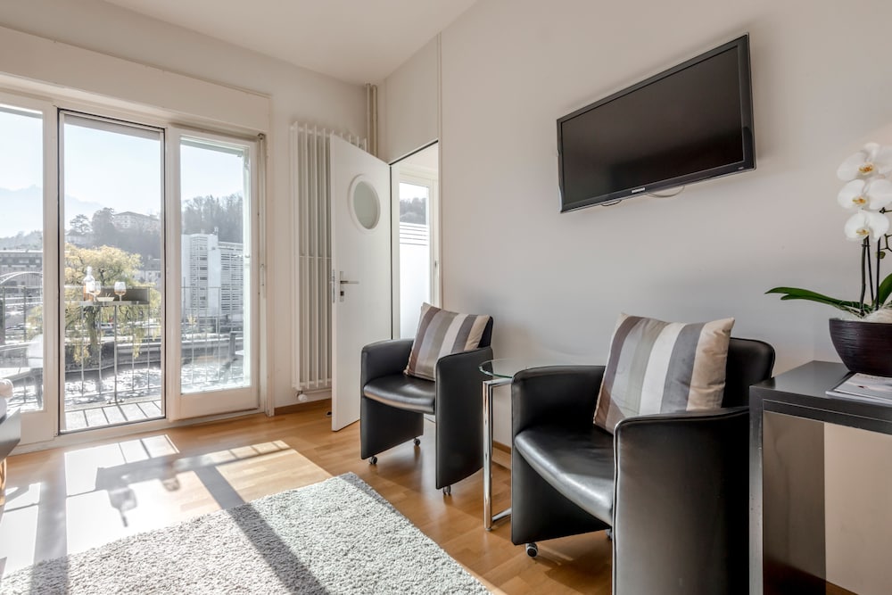 Triple Room, Balcony, River View photo 3