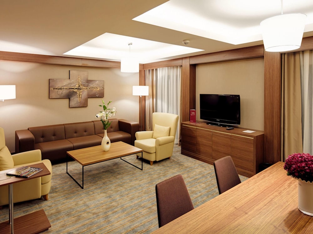 Superior Suite, 1 Queen Bed with Sofa bed photo 3