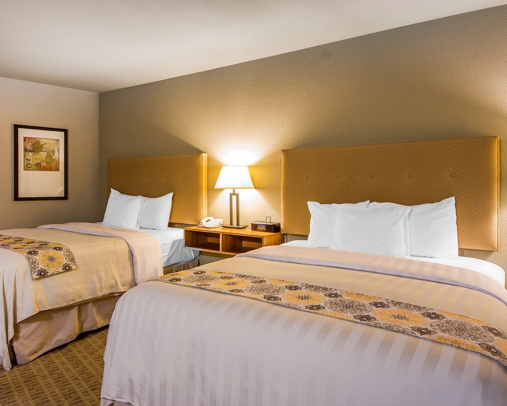 Standard Room, 2 Queen Beds, Non Smoking, Lagoon View photo 2