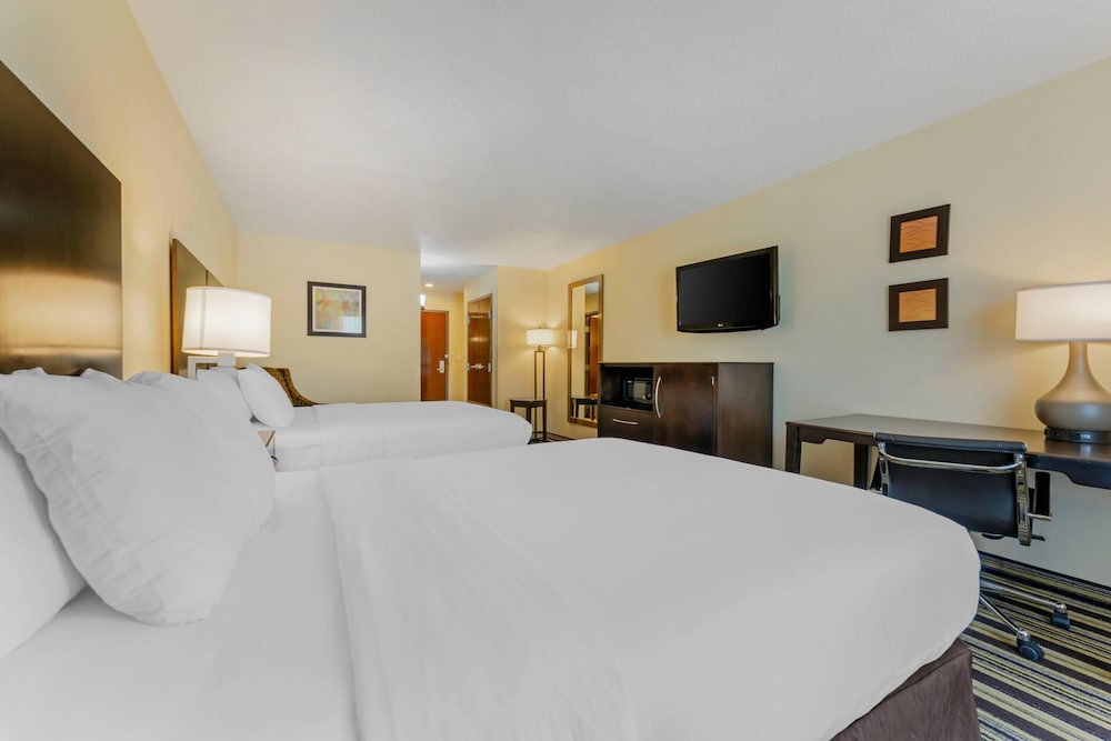 Superior Room, 2 Queen Beds, Non Smoking photo 1