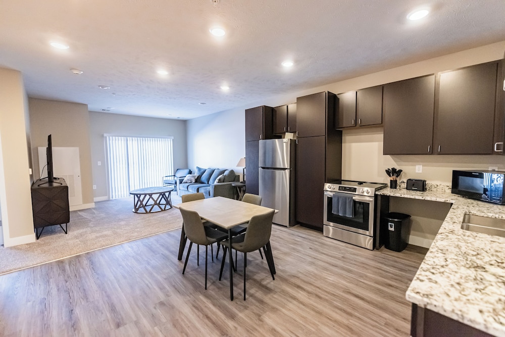 Luxury Apartment, 1 Queen Bed, Mobility Accessible photo 1