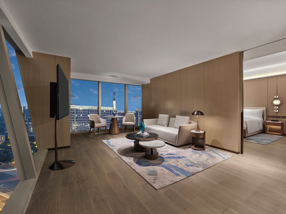 King Ambassador Suite
