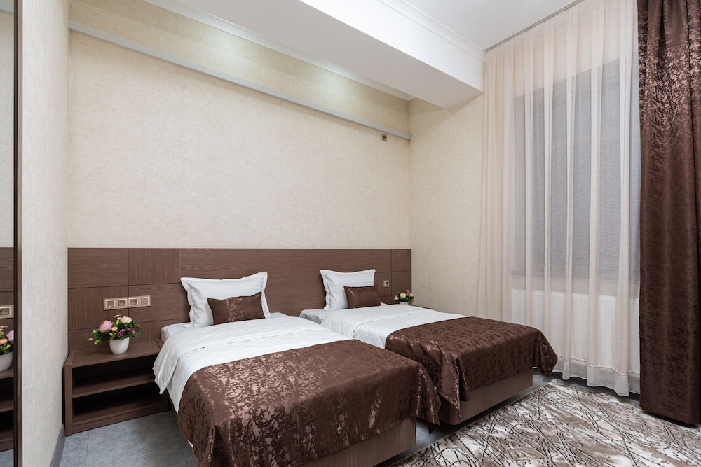Standard Twin Room - Photo 1