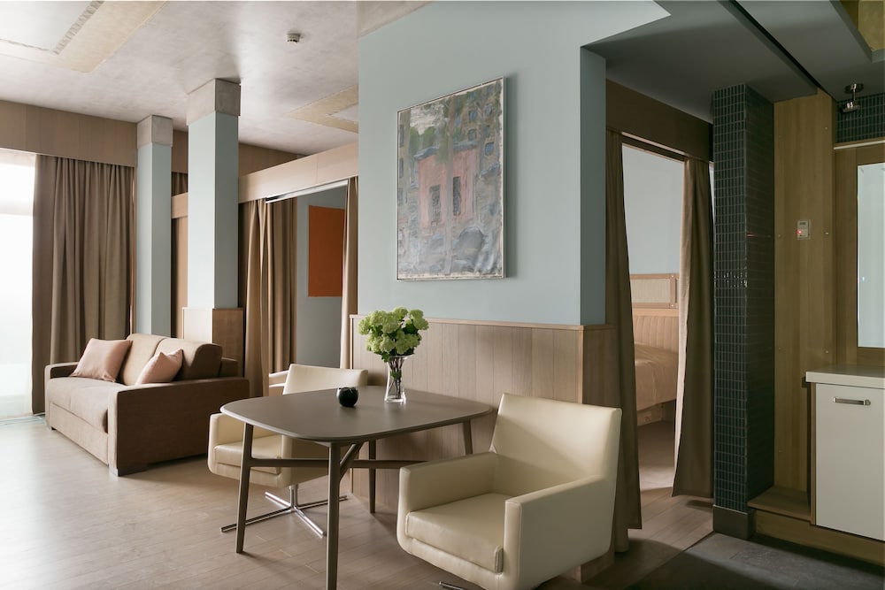 Executive Apartment, 1 Bedroom, Kitchen, Garden View