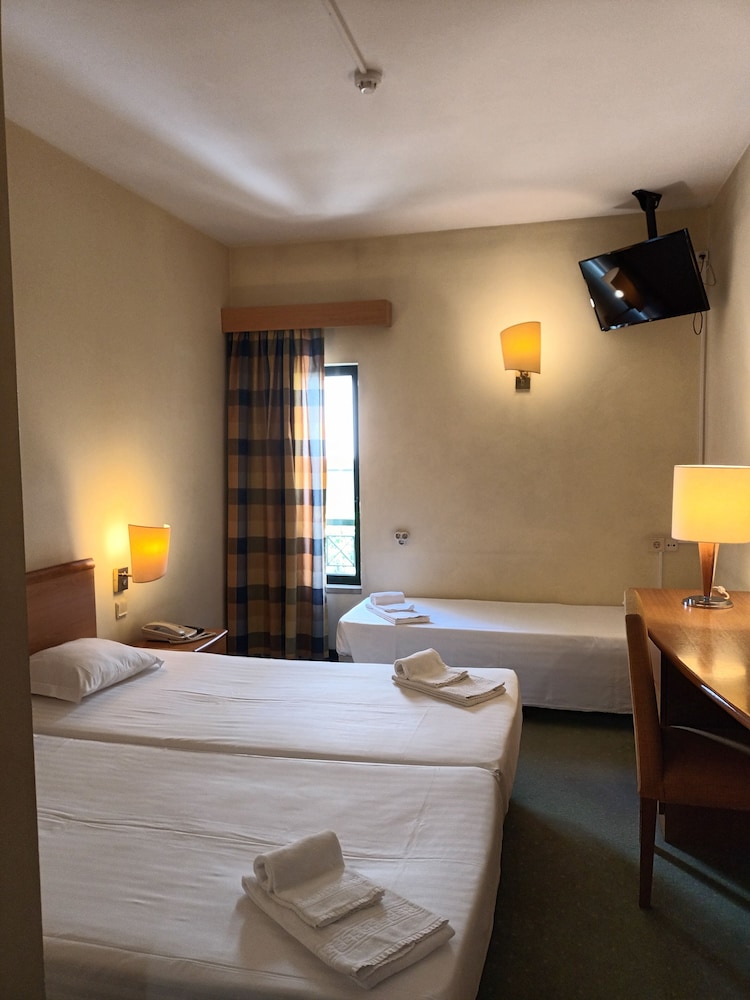 Standard Triple Room photo 2
