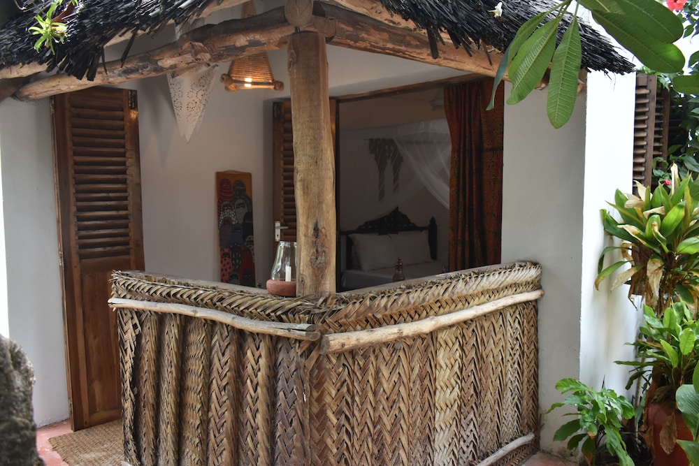 Classic Double Room, 1 Bedroom, Non Smoking, Beachside photo 3