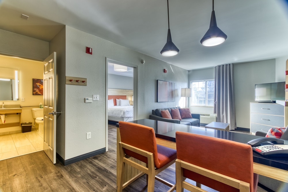 Suite, 1 Bedroom - Photo 9