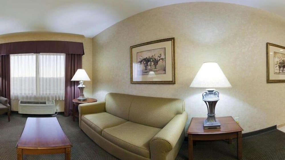Suite, 1 Bedroom - Photo 2