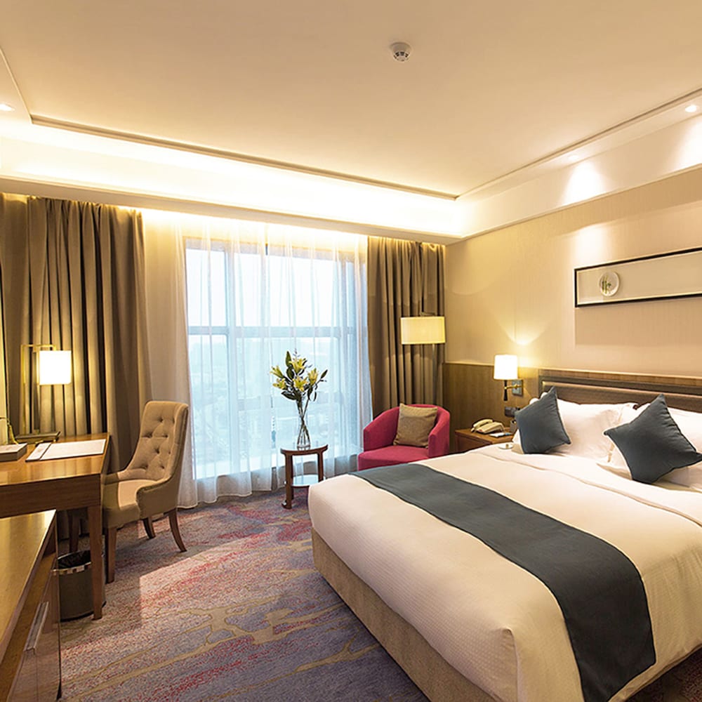 Deluxe King Room photo 1
