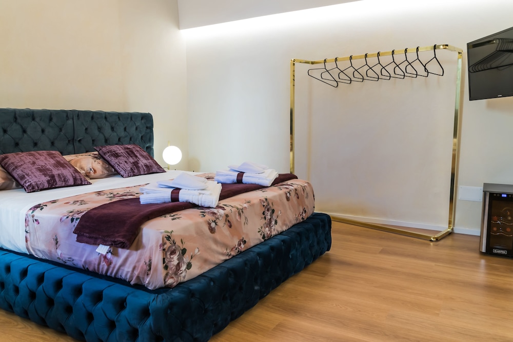 Superior Suite - Photo 12