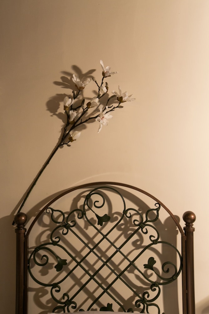 Room (Petite Ottoman)