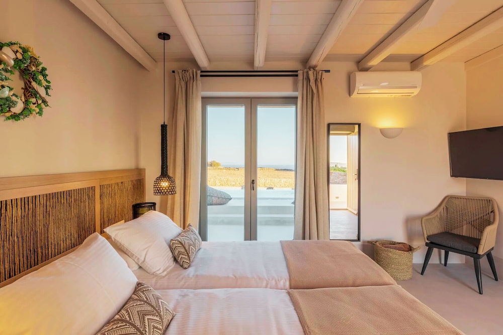 Queen-Size Double Bed Luxury Suite with Private Pool - Photo 14