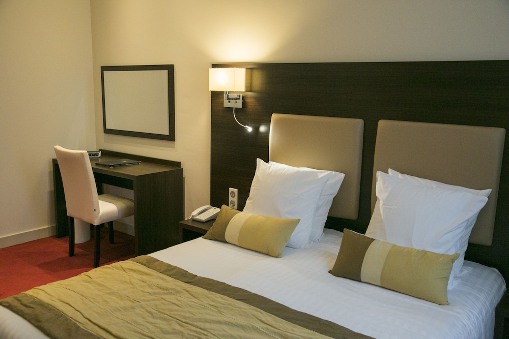 Junior Suite, 1 Queen Bed, Non Smoking, Balcony photo 3