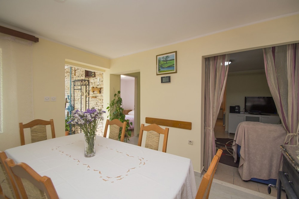 Apartment (Ante Š - peaceful and close to the s)
