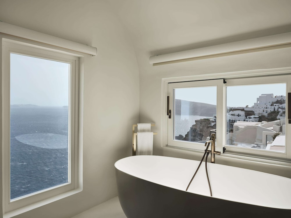 Eternal Suite with with Private Pool and Hot tub