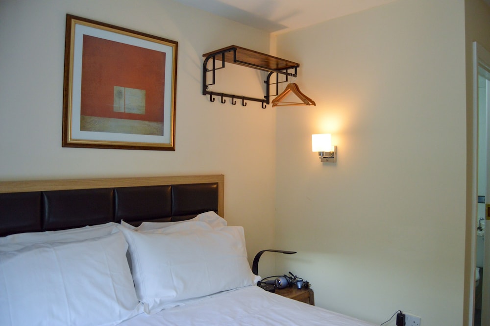 Basic Double Room, Ensuite (Small Double room)