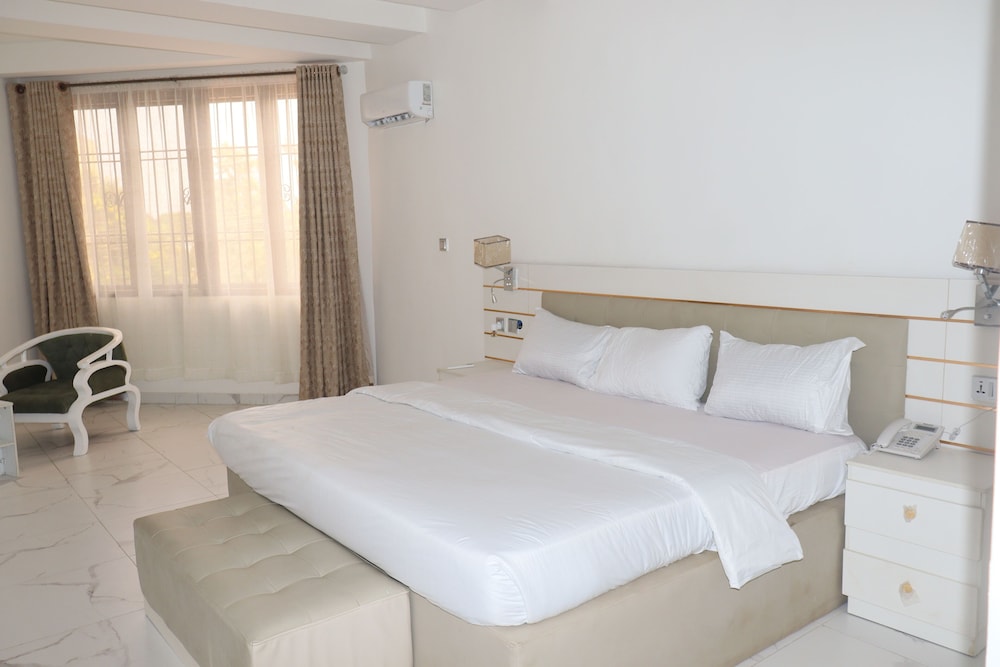 Royal Suite, Golf View