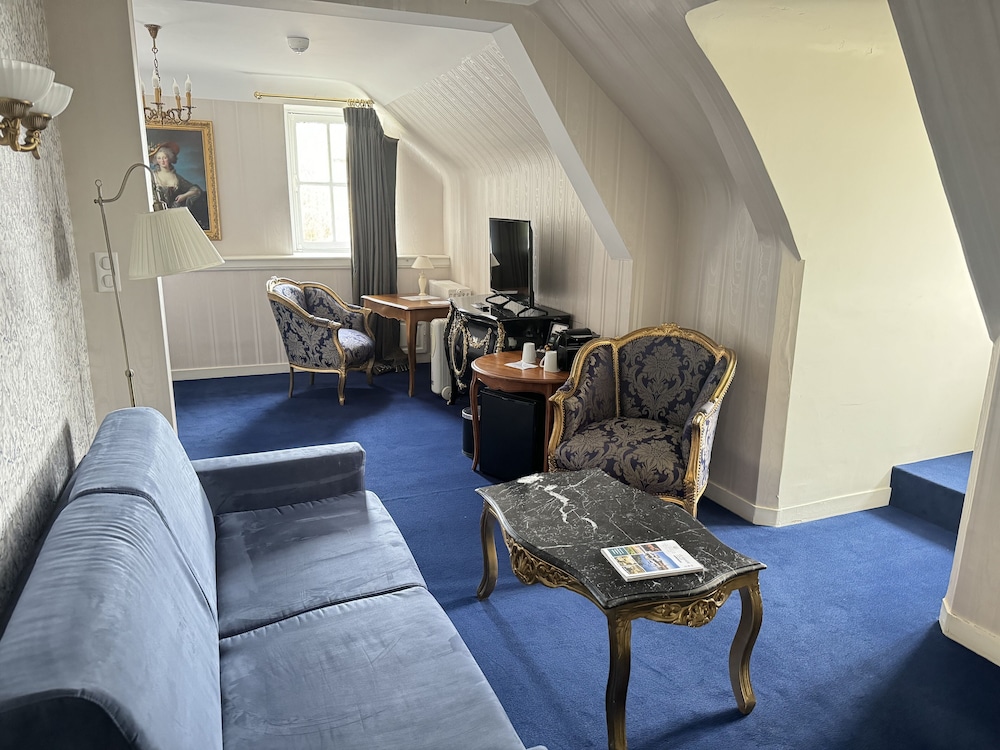 Suite (Marie Louise) photo 2