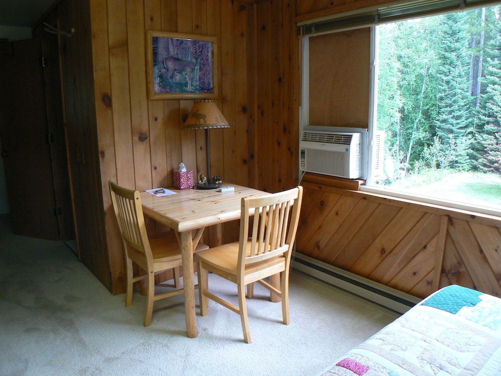 Suite, 2 Queen Beds, Mountain View (Apgar Suite) photo 2