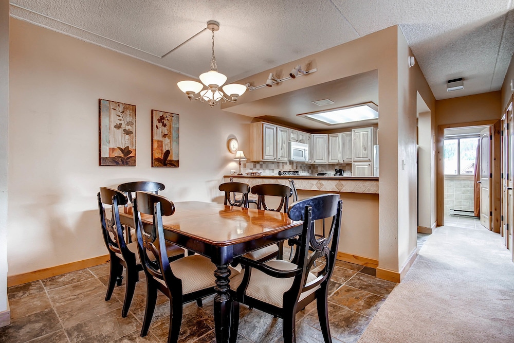 Premier Condo, 1 Bedroom - Photo 4