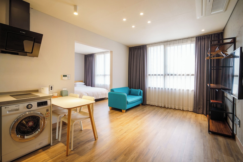 Gallery Suite - Photo 2