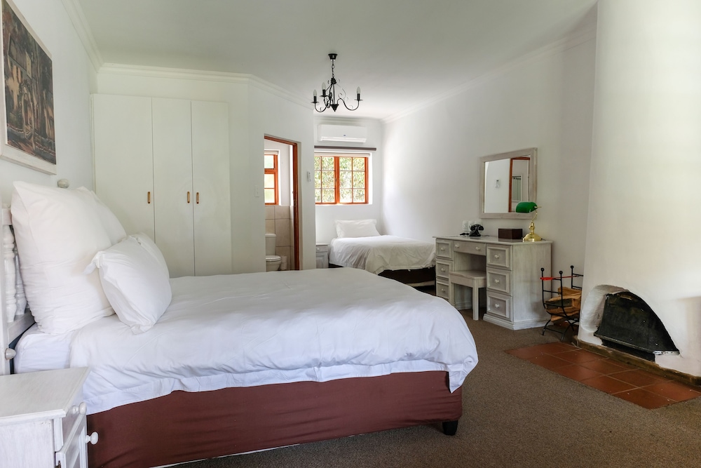Double with Single Bed Open Plan Room photo 2