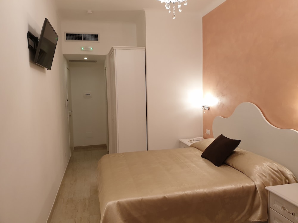 Classic Double Room - Photo 4
