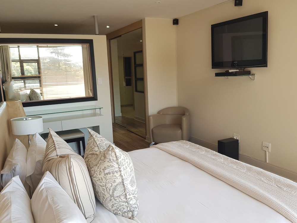 Executive Penthouse, 3 Bedrooms, Balcony photo 2