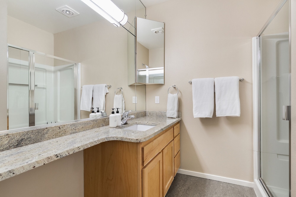 Superior Apartment, 2 Bedrooms, Non Smoking, 2 Bathrooms (Self Check-in with Virtual Front Desk) photo 3