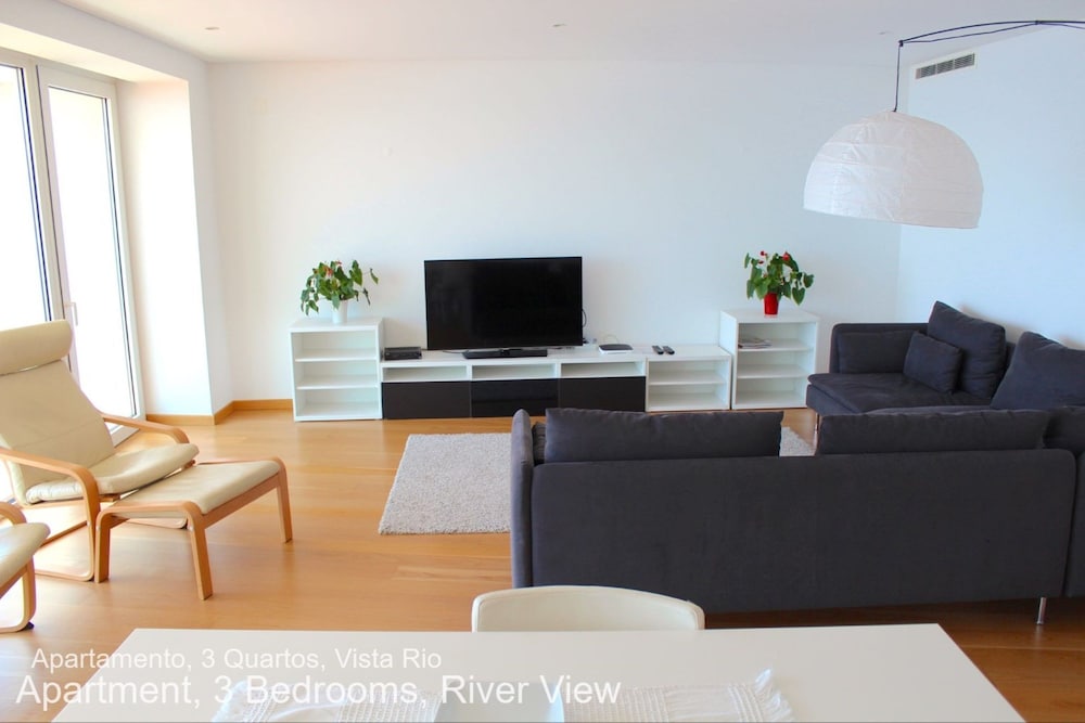 Apartment, 3 Bedrooms, River View photo 2