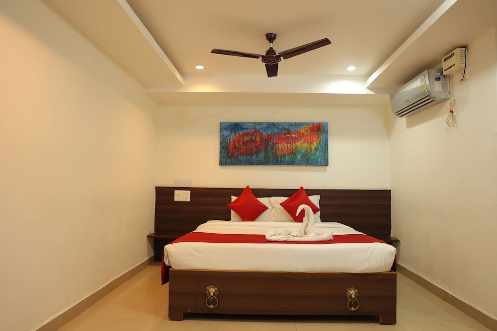 Suite - Photo 1