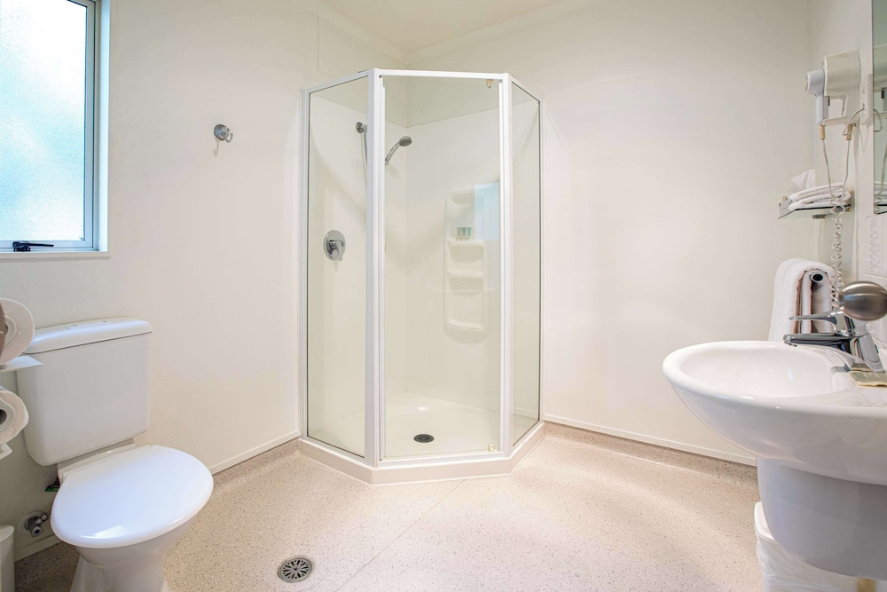 Superior Studio, 1 Queen Bed, Non Smoking, Kitchenette - Photo 6