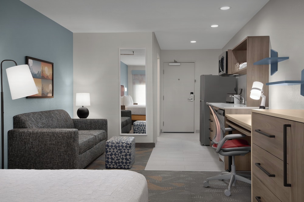 Suite, 1 King Bed, Accessible (Roll-In Shower) - Photo 7