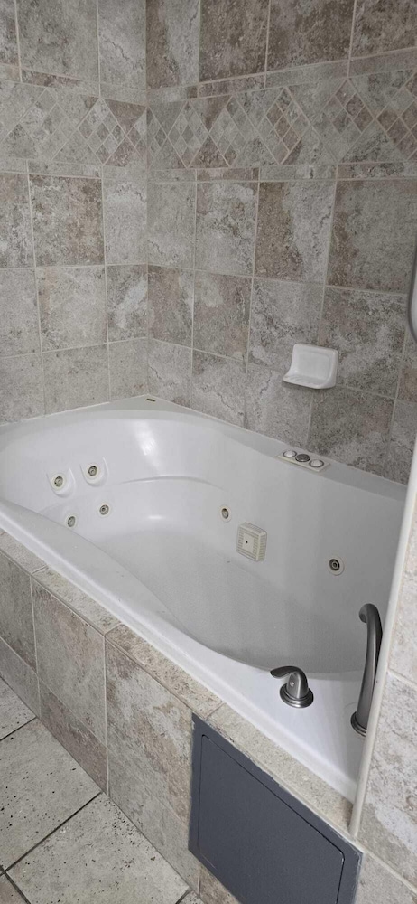 Deluxe Suite - Photo 5