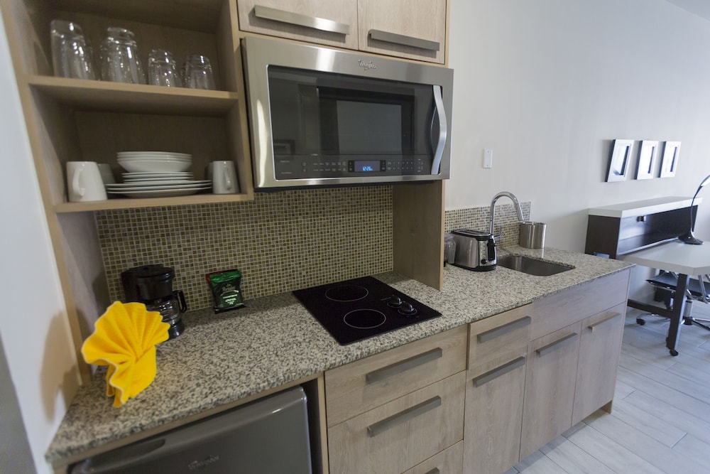 Junior Suite, 2 Queen Beds, Kitchenette