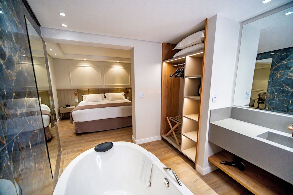 Premier Suite photo 1
