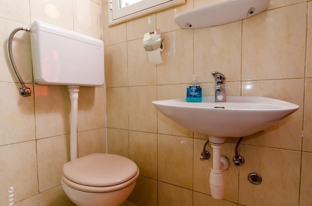 Single Room with  Private External Bathroom