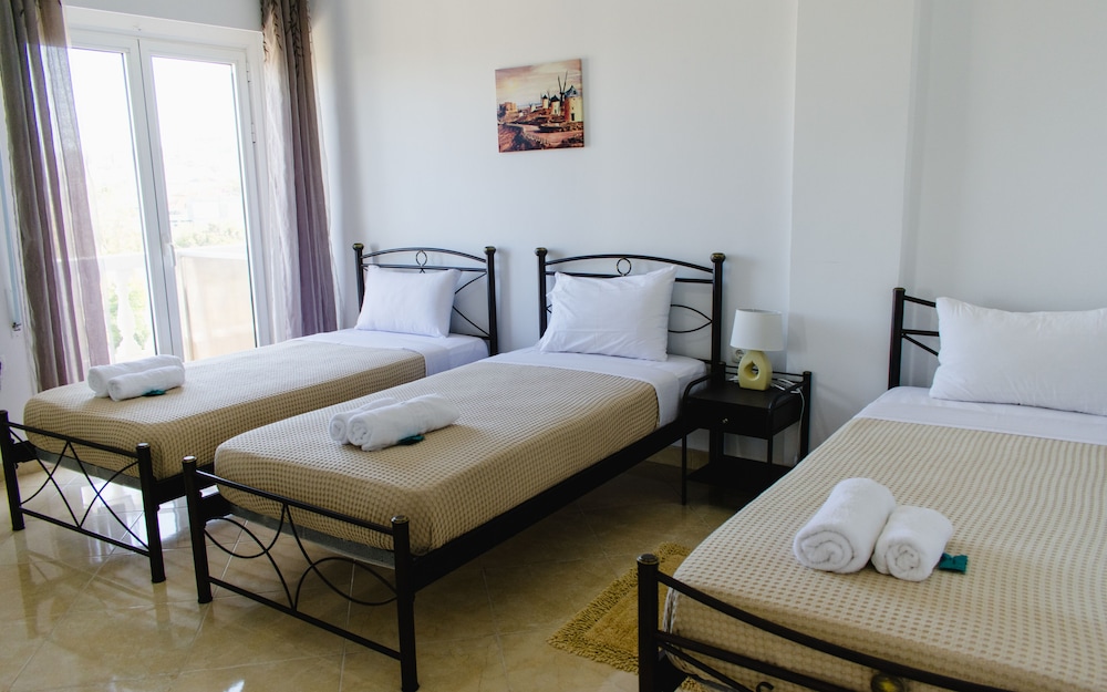 Apartment, 2 Bedrooms (3 Twin Beds) photo 3