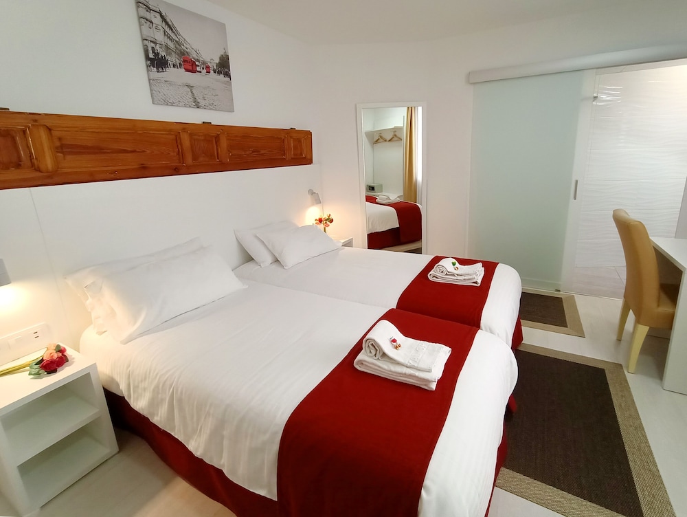 Premium Twin Room, Ensuite photo 2