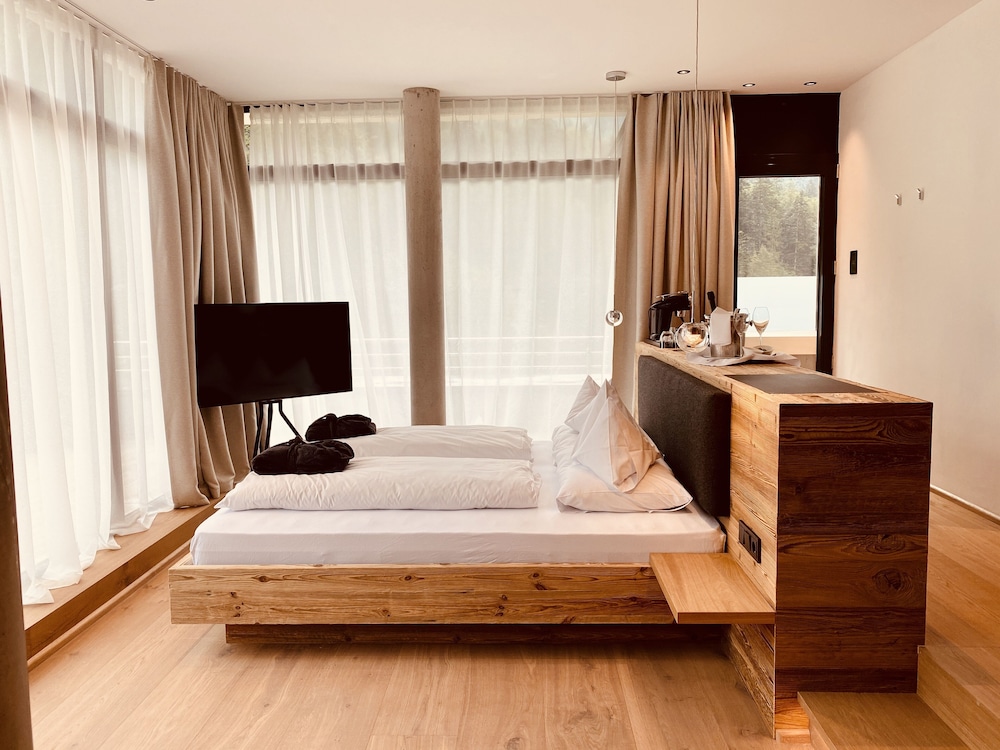 SPA corner with private sauna - panoramic view to the sunny side with terrace