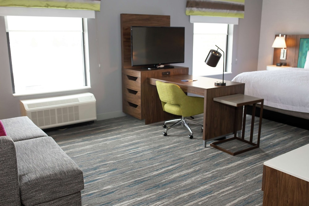 Room, 1 King Bed, Accessible, Bathtub (Mobility & Hearing) - Photo 4