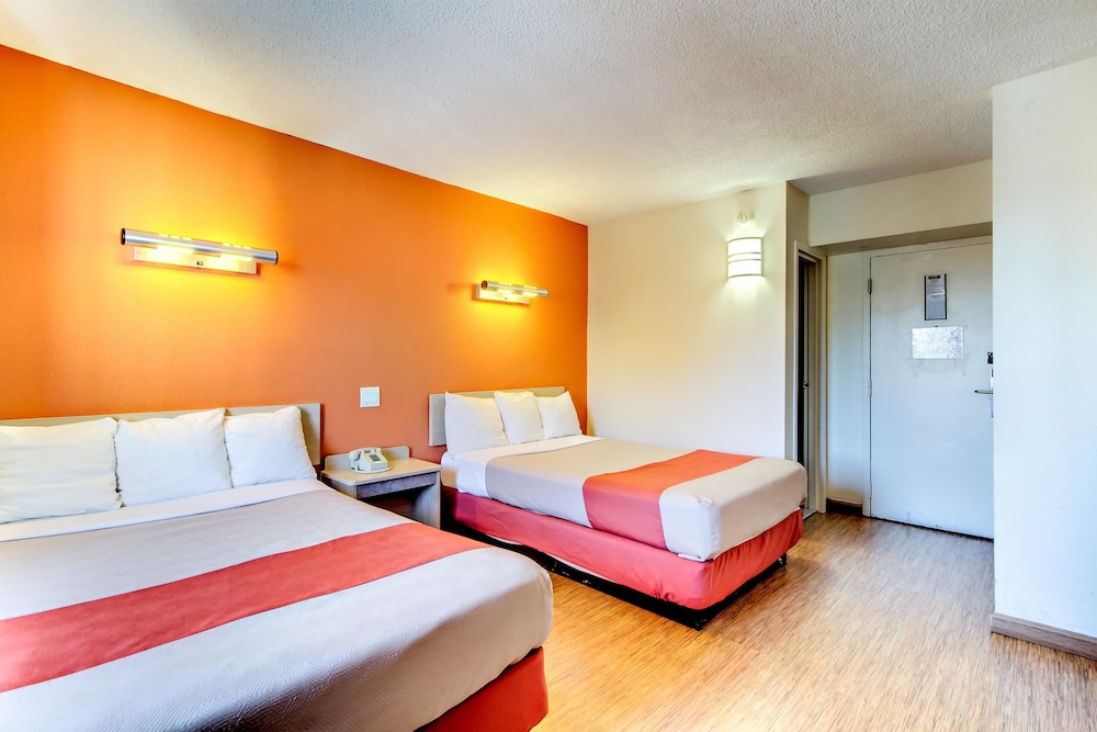 Standard Room, 2 Double Beds, Non Smoking - Photo 2
