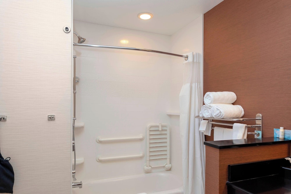 Room, 2 Queen Beds (Mobility Accessible, Tub) photo 2