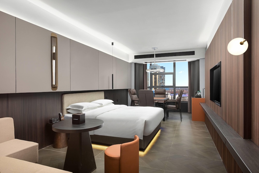 Room, 1 King Bed, Non Smoking (Chess) photo 1
