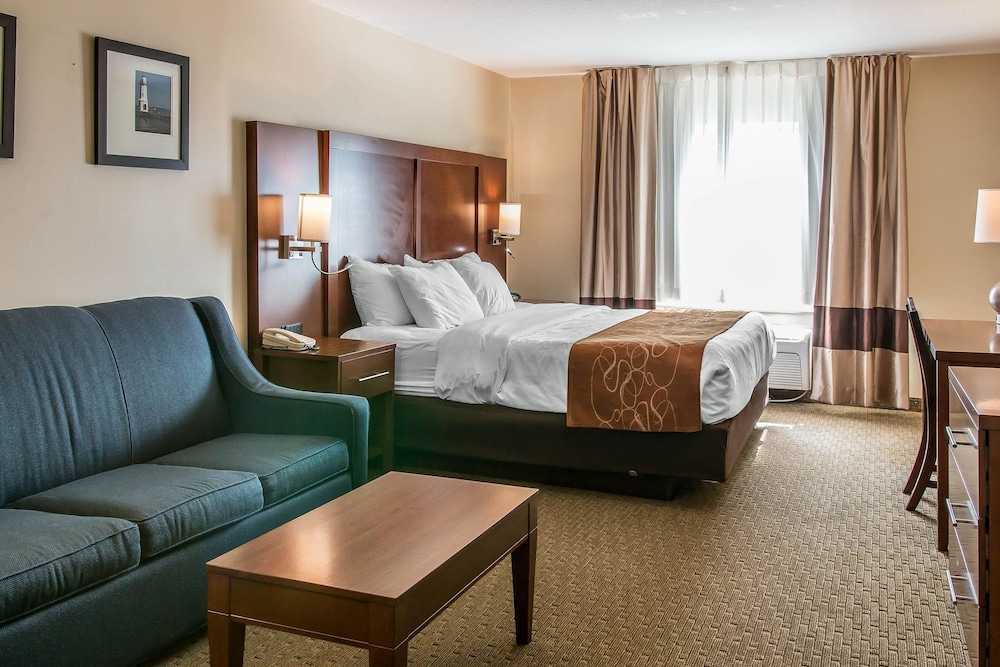 Suite, 1 King Bed, Accessible, Non Smoking photo 3