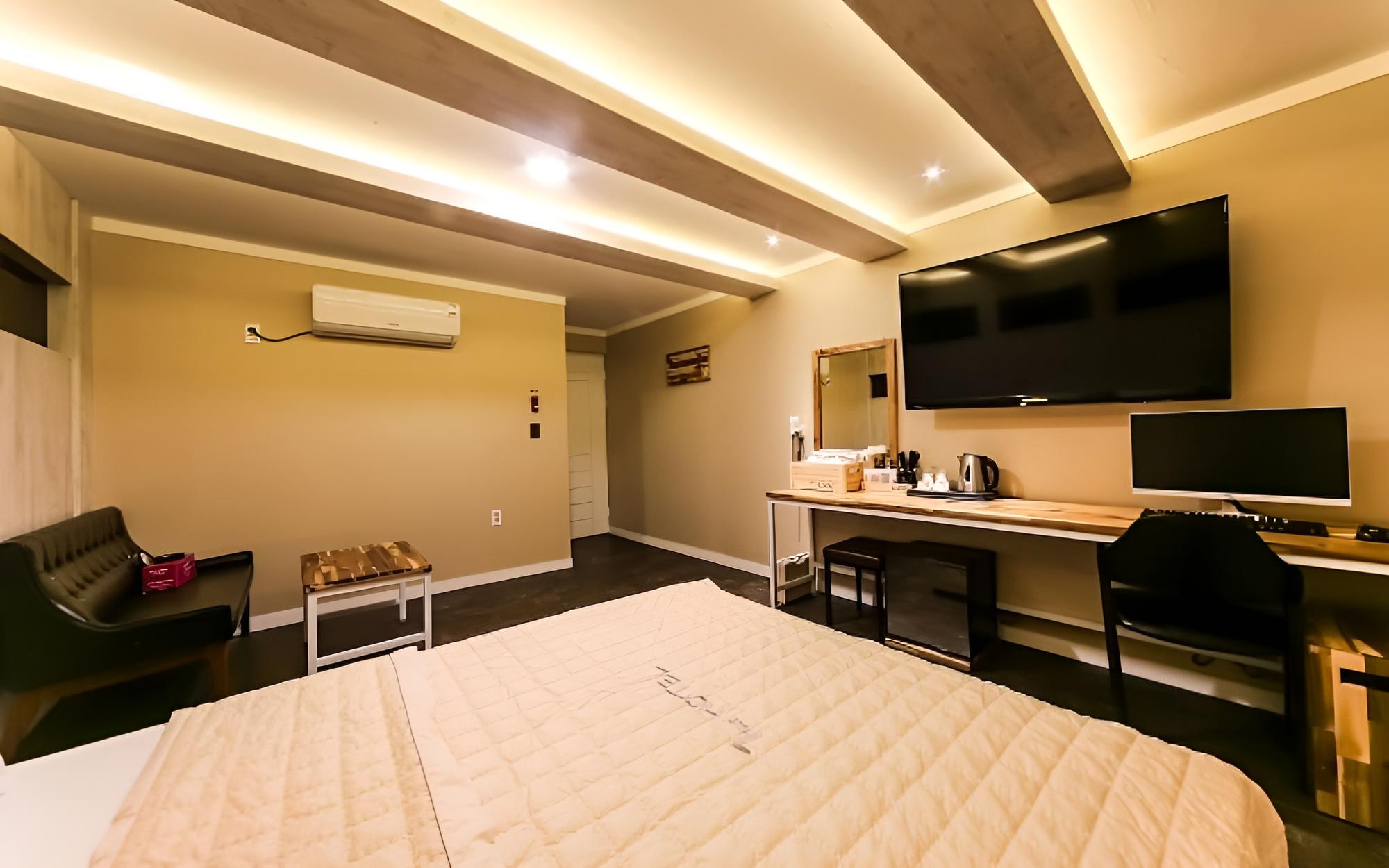 Room (Deluxe B-Spa Bath (luxury bedding/new)