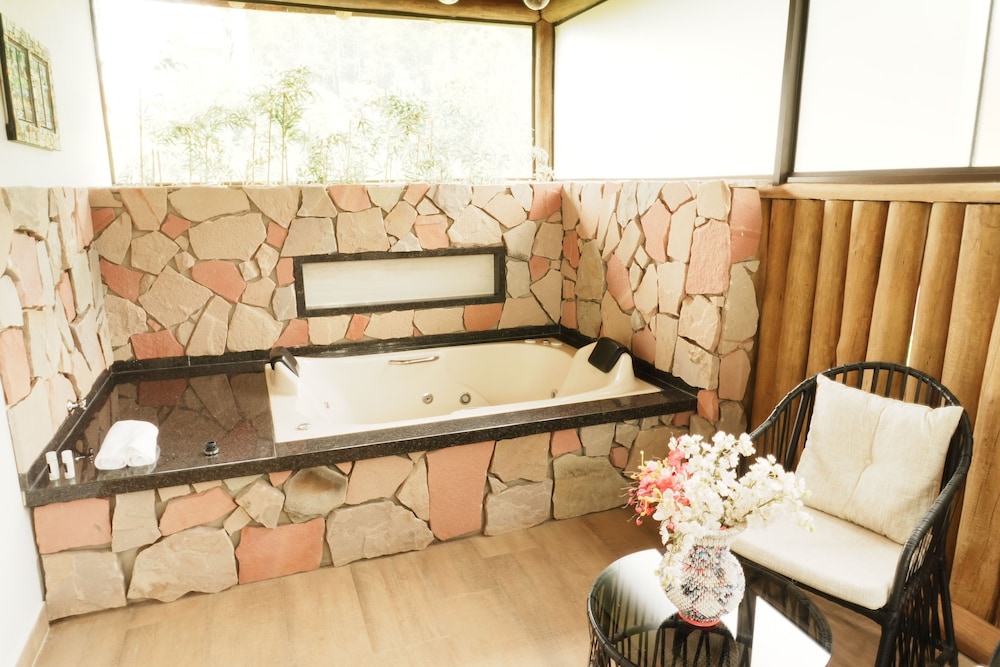 Premium Cabin, Multiple Beds, Hot Tub photo 1