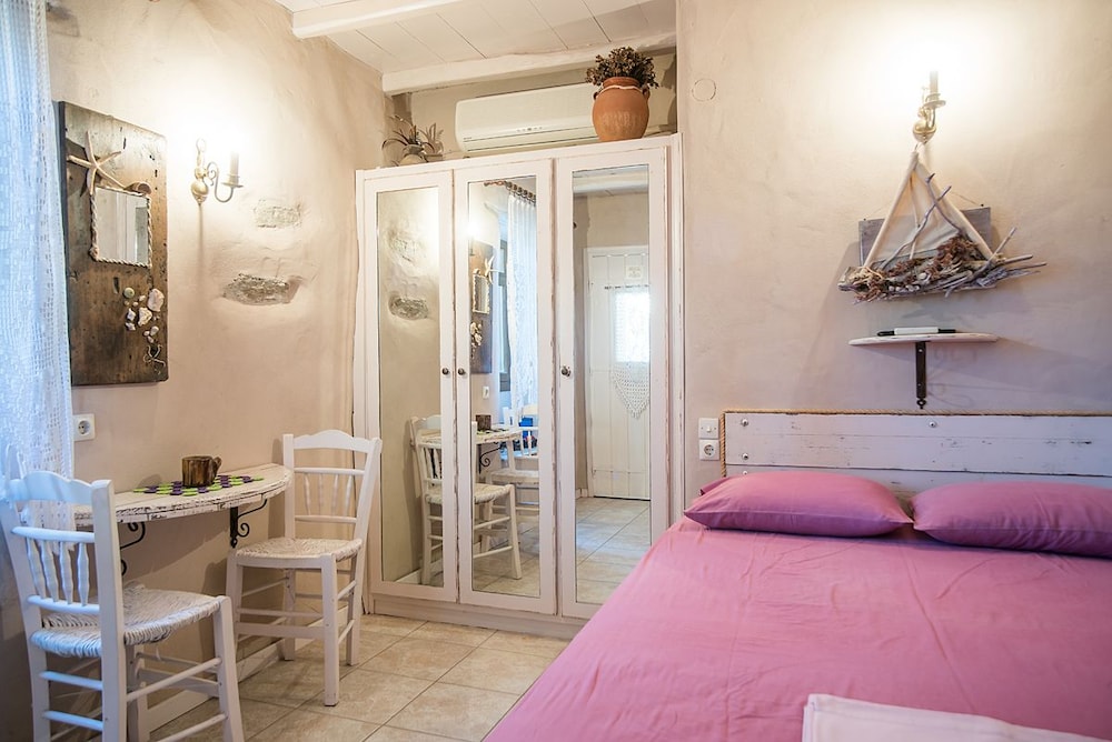 Double Room - Photo 15