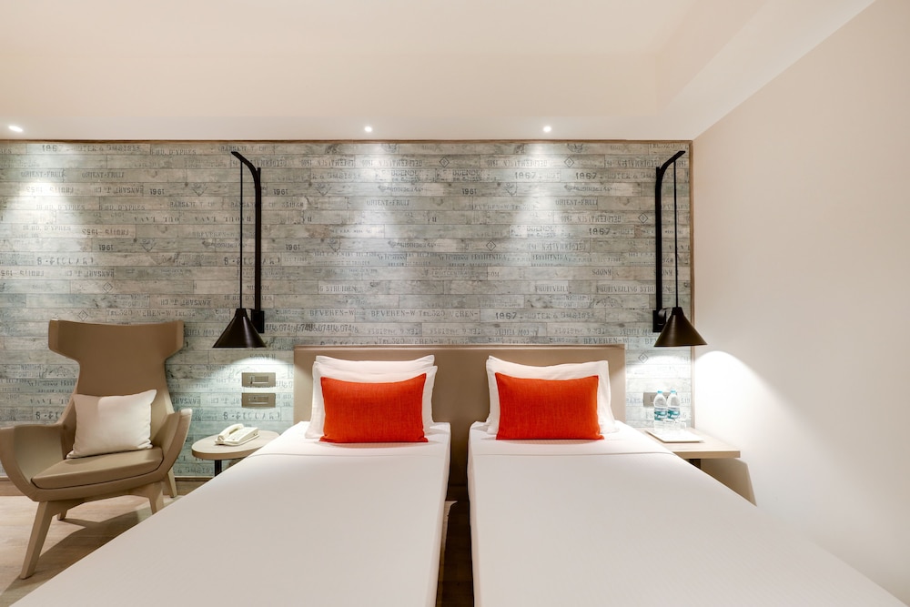 Business Room - Photo 3