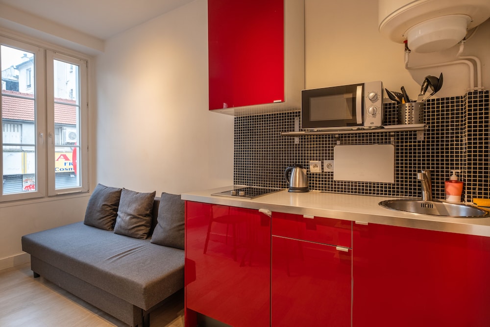 Club Studio, 1 Queen Bed with Sofa bed, Non Smoking photo 3